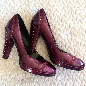Gorgeous aubergine patent leather pumps with goldtone studs